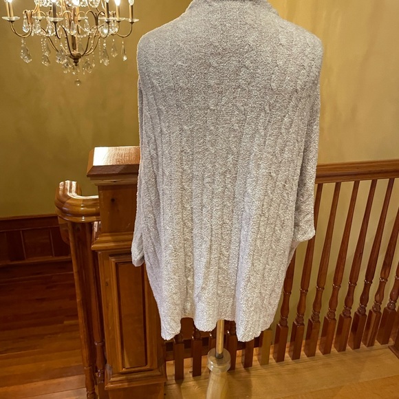 Barefoot Dreams  CozyChic Lite Cable Shrug Sweater in  Faded Rose/Pearl Sz M - Picture 9 of 9